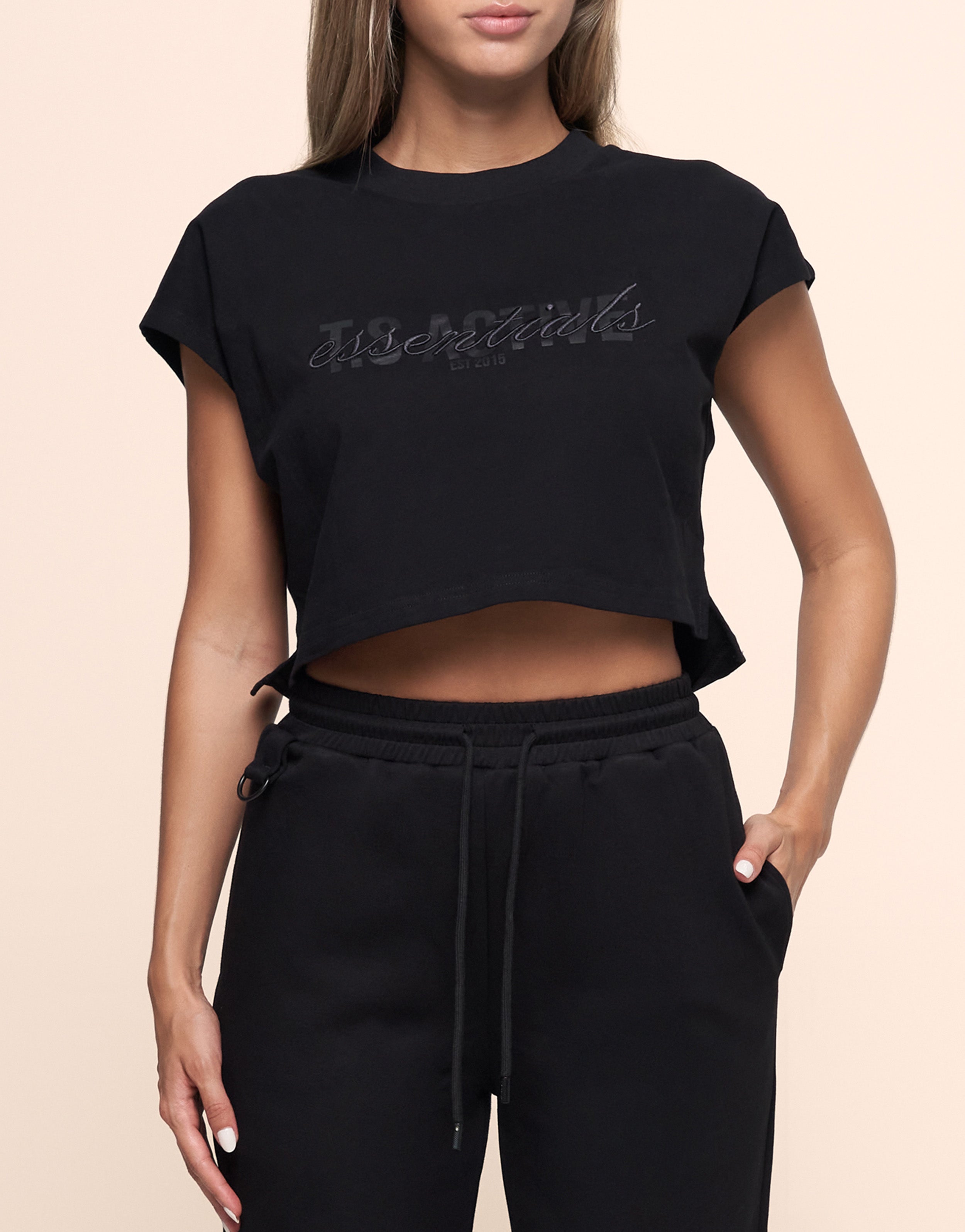 ALPHINE BLACK TEE