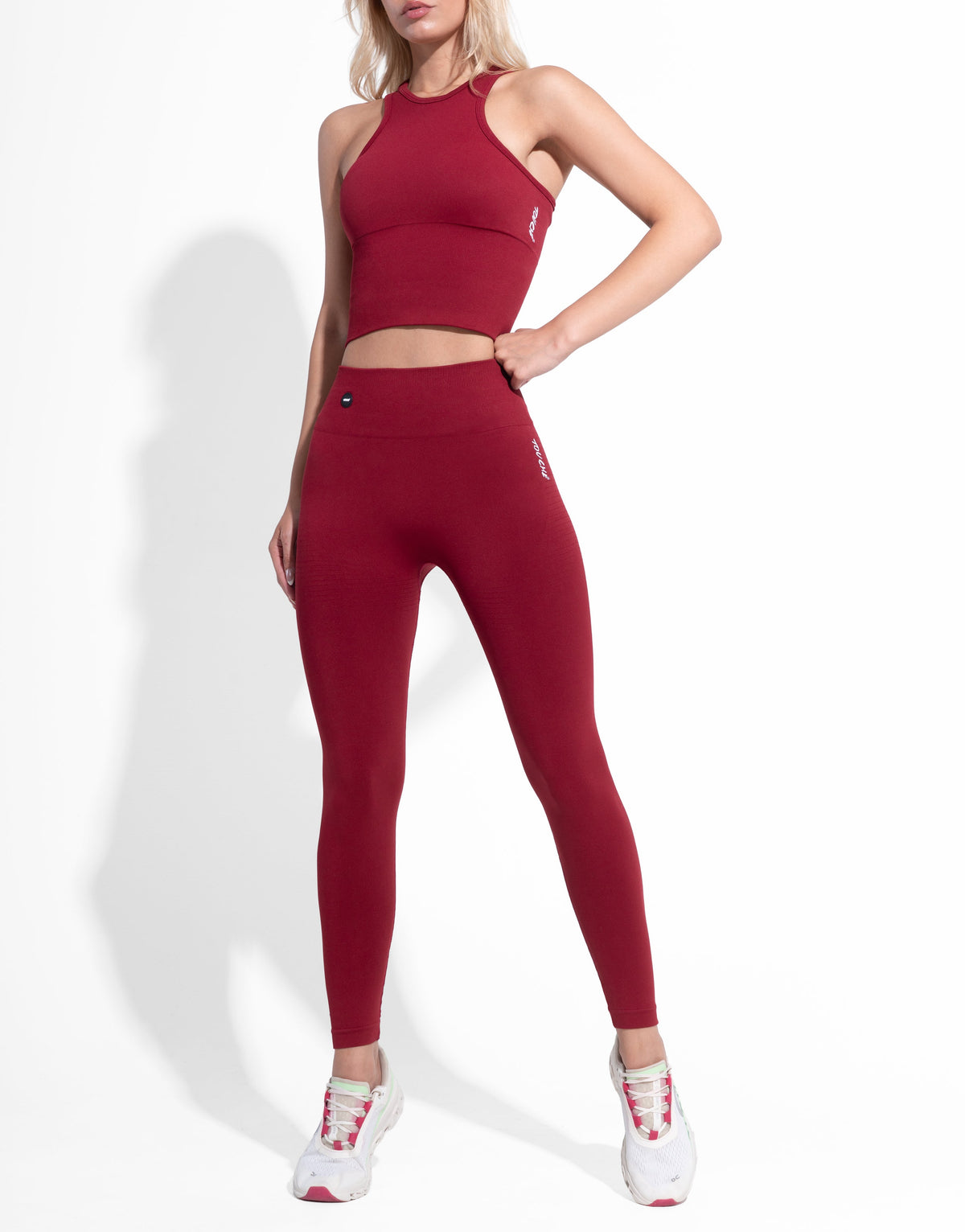 BASIC BURGUNDY SEAMLESS