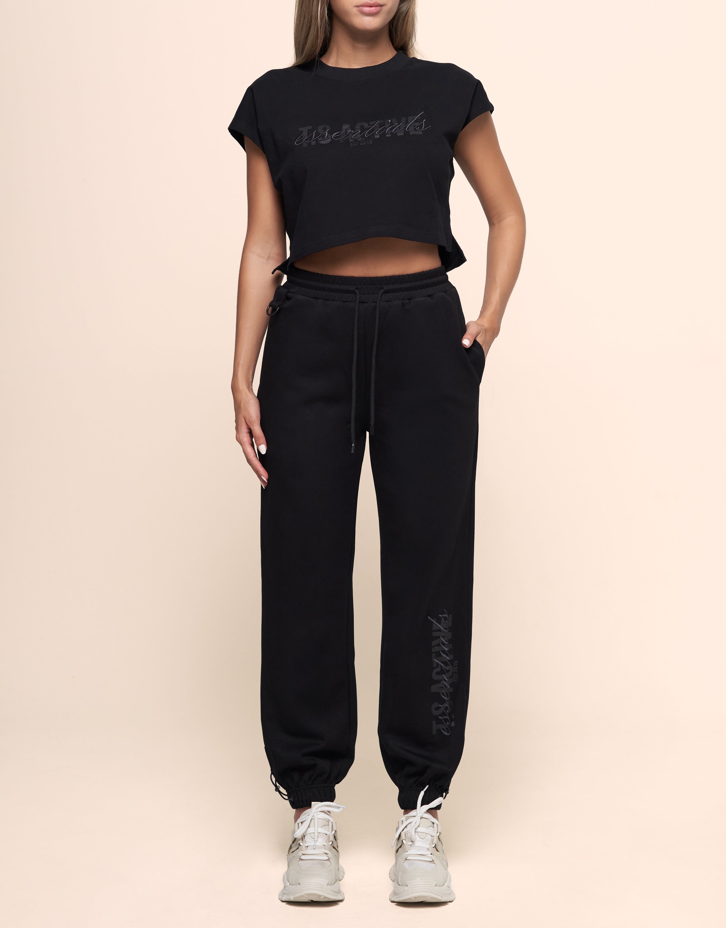 ALPHINE BLACK TEE
