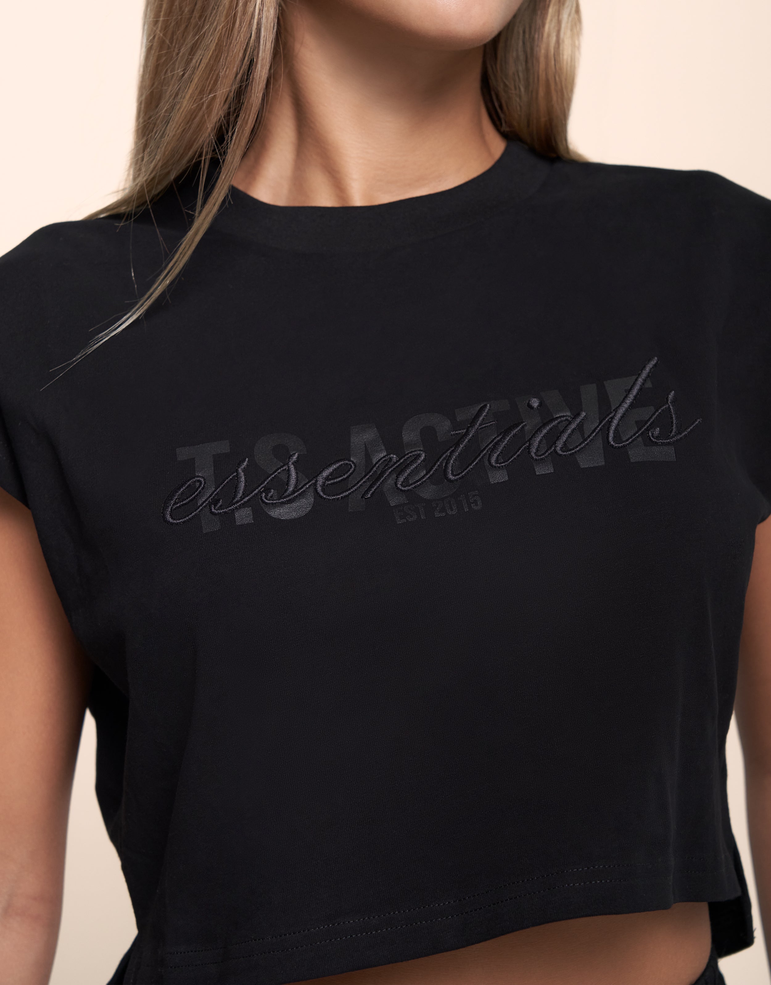 ALPHINE BLACK TEE