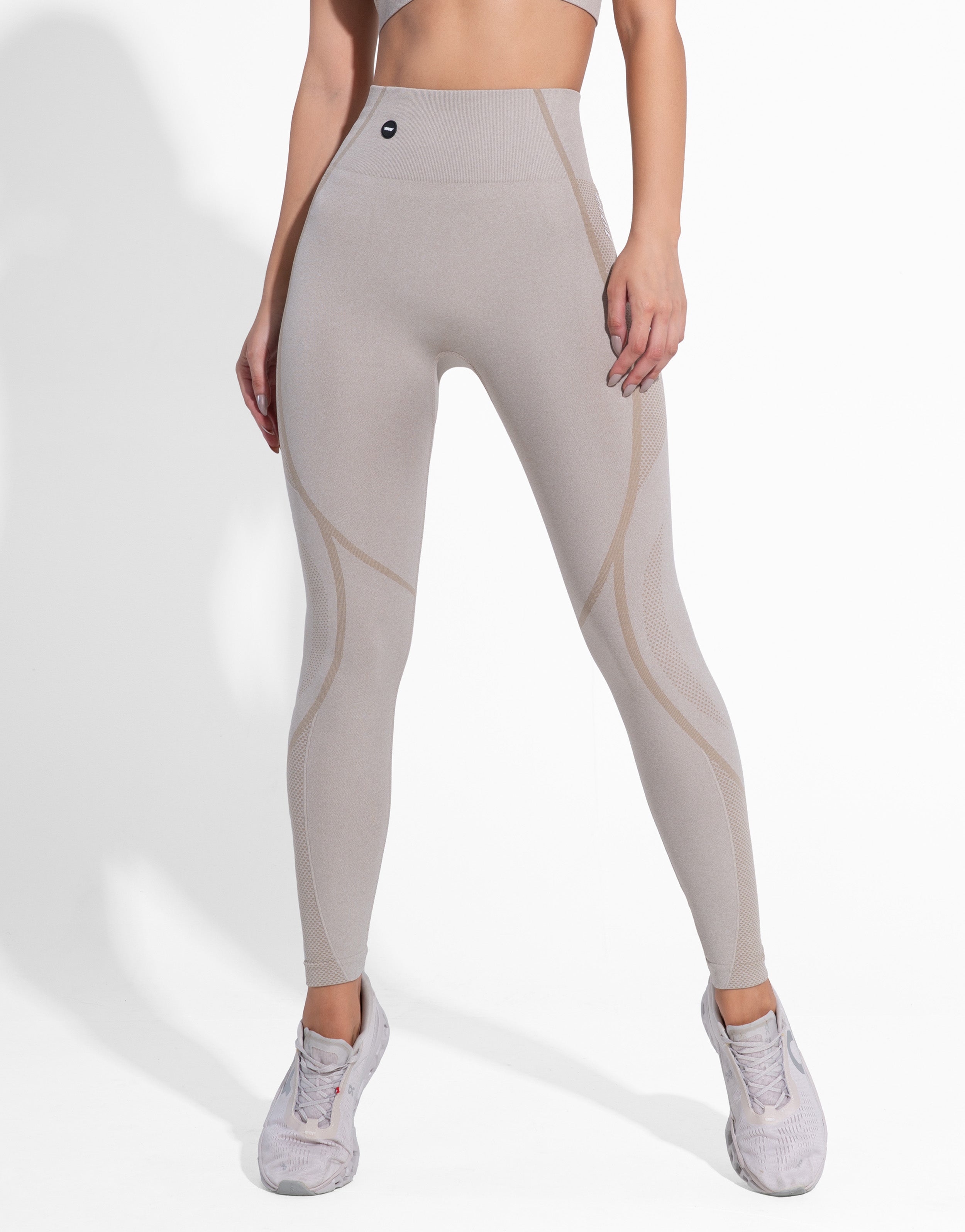 BASIC BEIGE SEAMLESS