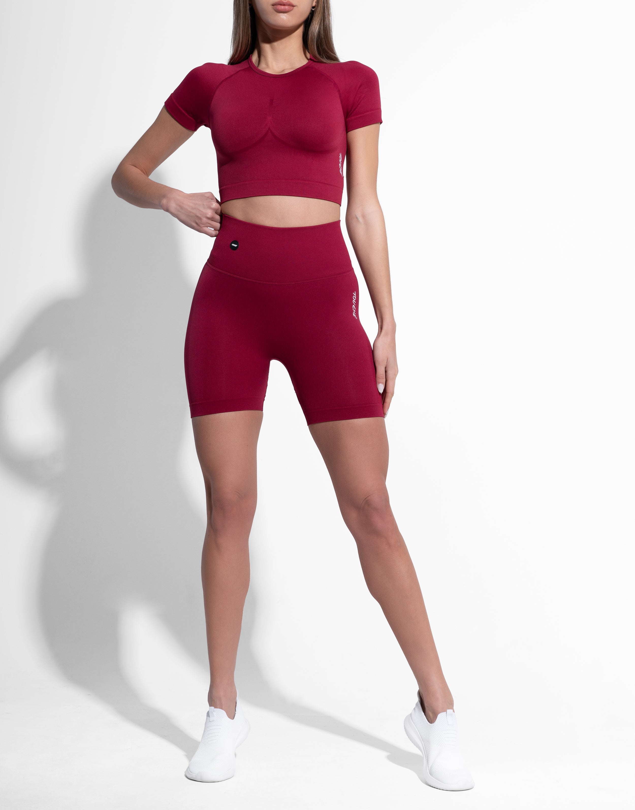 PERFORMANCE BURGUNDY TOP SEAMLESS