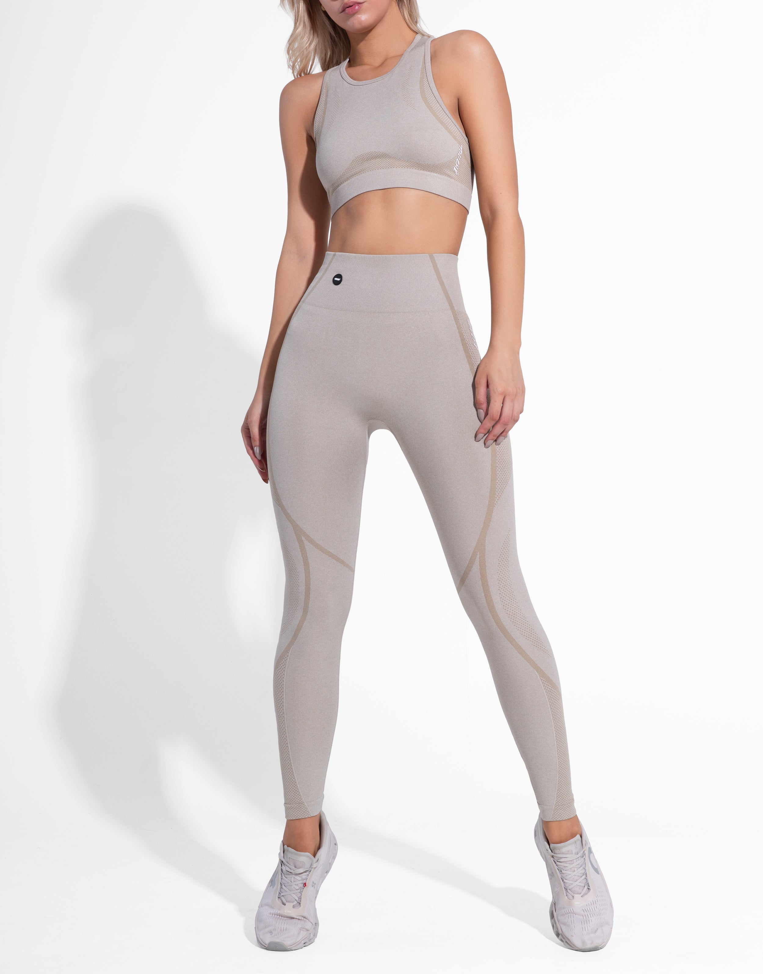 BASIC BEIGE SEAMLESS