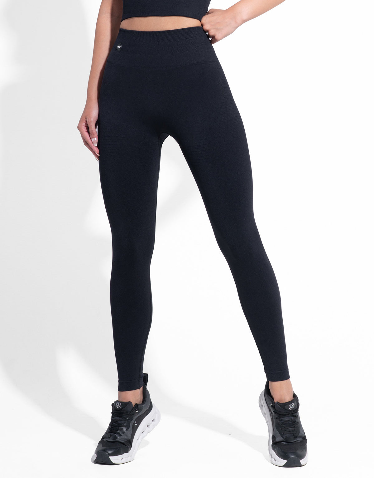 BASIC BLACK SEAMLESS